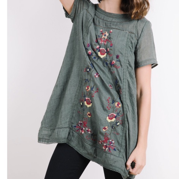 Umgee Tops - OLIVE NWT Piper and Scoot Embroidered Tunic